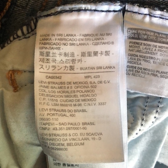 Levi’s 711 Skinny Jeans Sz 28 Distressed with Holes at Knees Classic Blue Wash - Picture 4 of 15